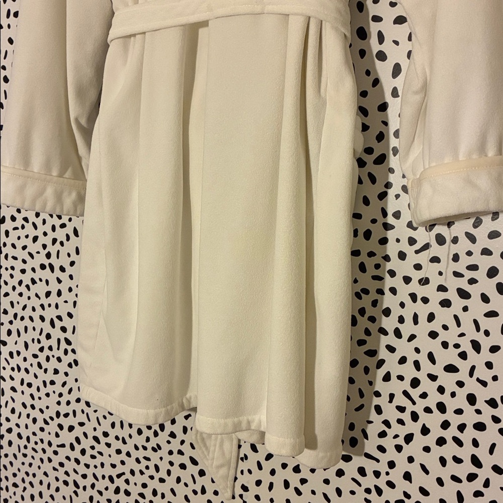 Wrap Up by VP ivory Cream Short Robe microfiber soft attached belt pockets - Picture 7 of 10